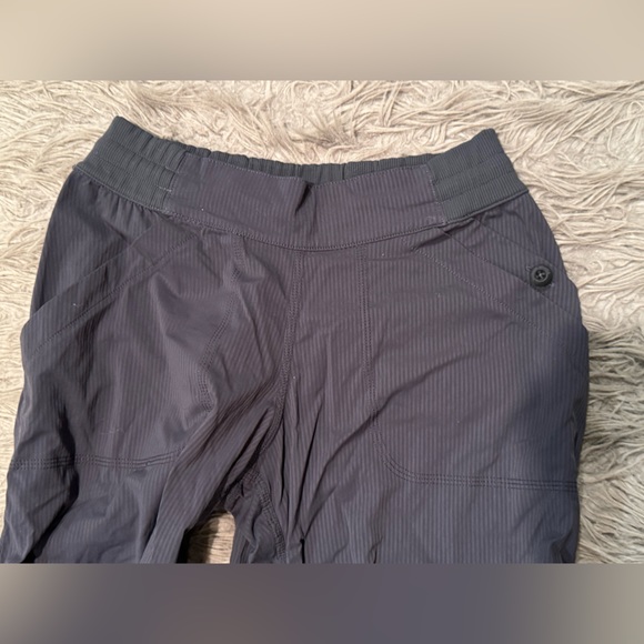Lululemon capri pants workout with pockets size 4 gray - Picture 2 of 5